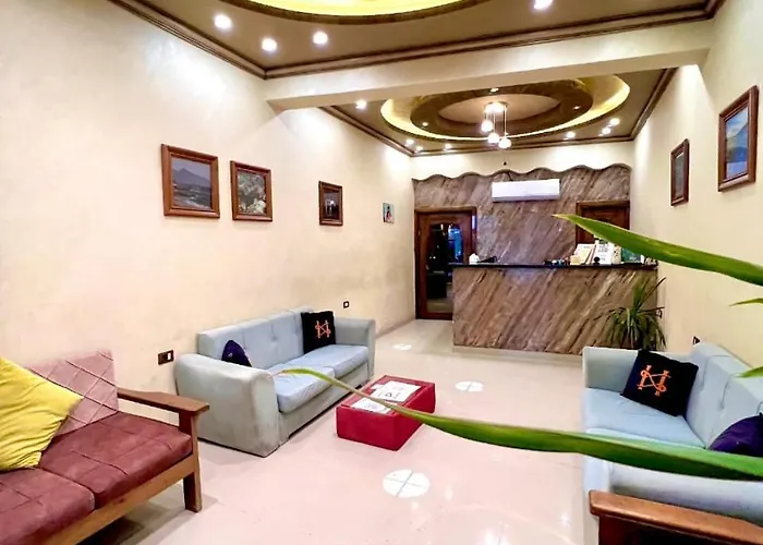 לינה וארוחת בוקר Dahab Holiday Hotel דהב